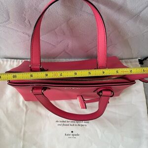 Kate Spade Bag in brand new condition. Used maybe a few times.